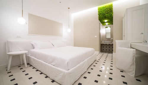 Suite junior, 1 cama de matrimonio grande, baño privado, vistas al patio