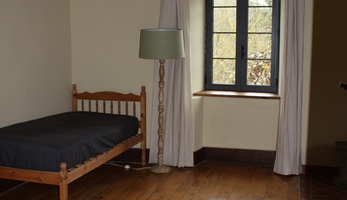 Habitación con 1 cama doble o 2 individuales, vistas al jardín