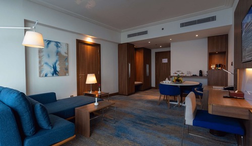 Suite superior, vistas a la piscina