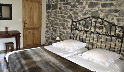 Habitación tradicional con 1 cama doble o 2 individuales, baño privado (Roche)