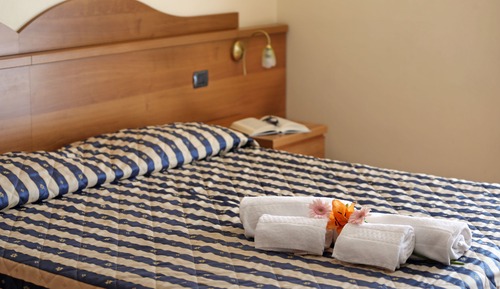Habitación económica con 1 cama doble o 2 individuales, fumadores
