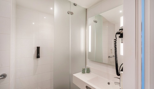 Habitación estándar con 2 camas individuales, bañera accesible
