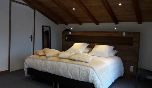 Habitación superior con 1 cama doble o 2 individuales