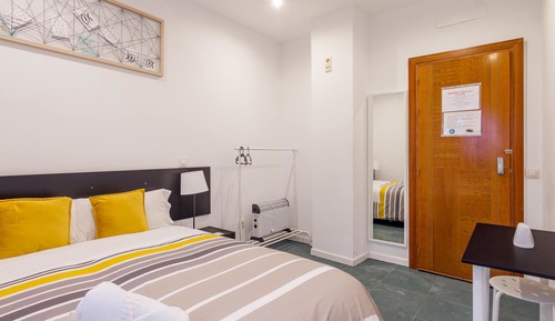 Habitación económica doble, 1 cama doble, baño compartido