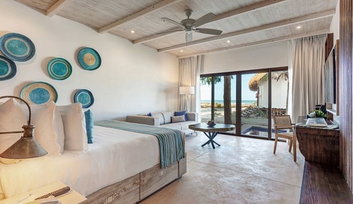 Deluxe Junior Suite Swim Out
