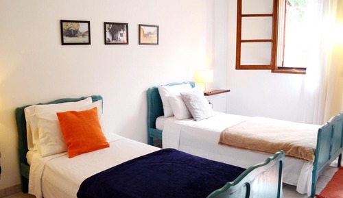 Habitación con 2 camas individuales
