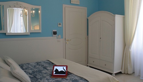 Habitación superior con 1 cama doble o 2 individuales, baño privado