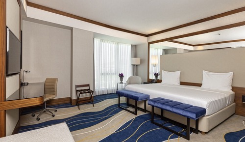 Corner Room with King Size Bed