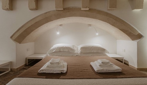 Suite, baño privado, vistas a la ciudad (La Cava)