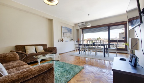 Apartamento, 5 habitaciones, balcón, vistas a la ciudad