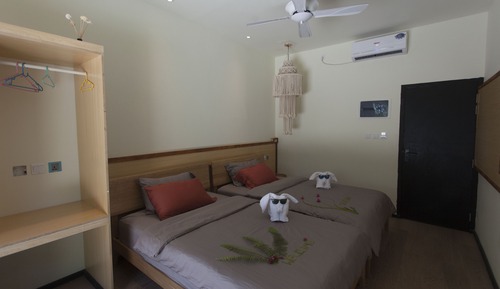 Habitación superior con 1 cama doble o 2 individuales, vistas a la playa