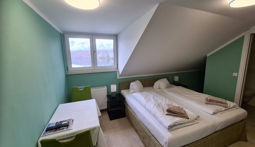 Habitación doble, vistas al lago (attic)