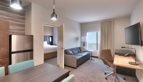 Suite, 2 habitaciones (Mobility/Hearing Access, Roll-In Shwr)