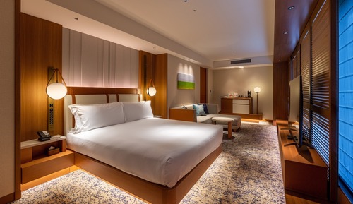 Suite junior, 1 cama de matrimonio grande, Acceso al salón del club