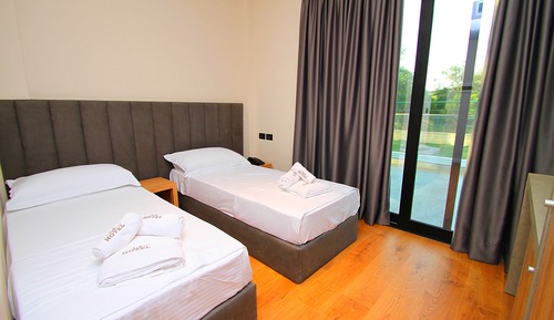 Habitación con 2 camas individuales, vistas a la montaña