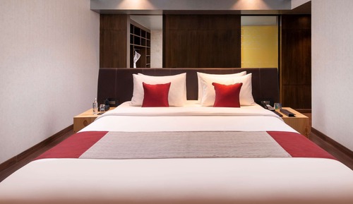 Executive Suite - 1 king Bedroom - Kitchenette - Private Terrace (300 Sqft)