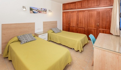 Habitación con 1 cama doble o 2 individuales, baño compartido