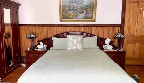 Habitación doble superior, 1 cama de matrimonio, baño compartido (Waratah Room)