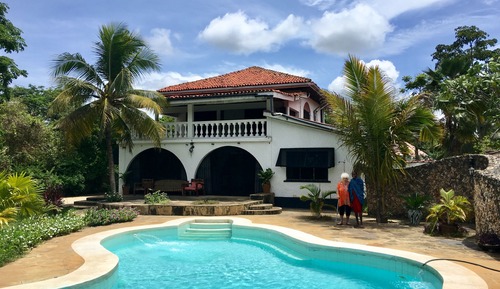 Casa exclusiva, varias habitaciones, servicio de Concierge, vistas al mar