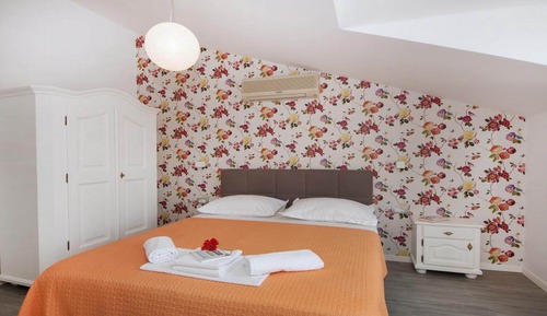 Estudio (Studio with Balcony and Sea View)