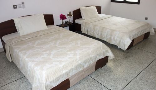 Habitación de luna de miel, vistas parciales al mar