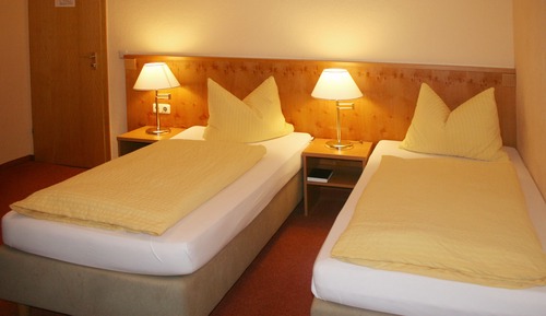 Habitación básica con 1 cama doble o 2 individuales