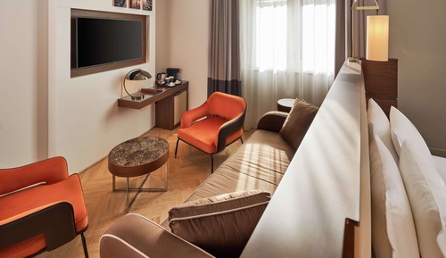 Suite junior, 1 cama de matrimonio grande con sofá cama, en esquina