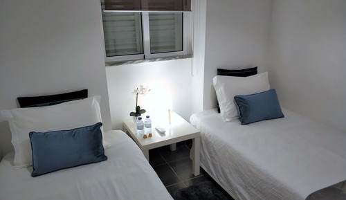 Habitación estándar con 2 camas individuales, baño compartido