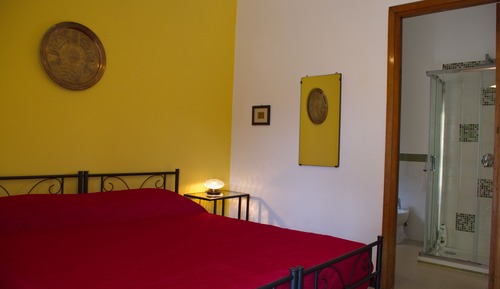 Habitación con 1 cama doble o 2 individuales, vistas a la ciudad