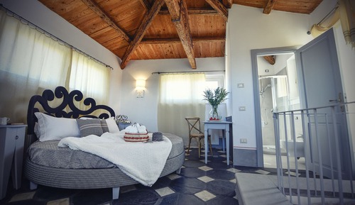 Habitación romántica, vistas a la colina