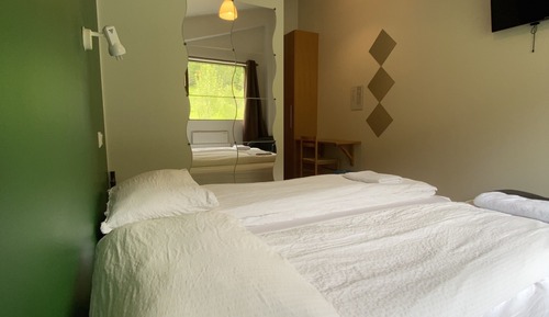 Habitación con 1 cama doble o 2 individuales, baño privado