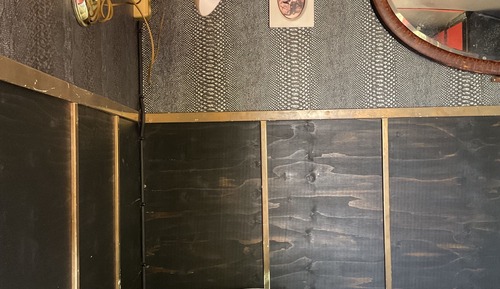 Habitación (The Snake Charmer's)