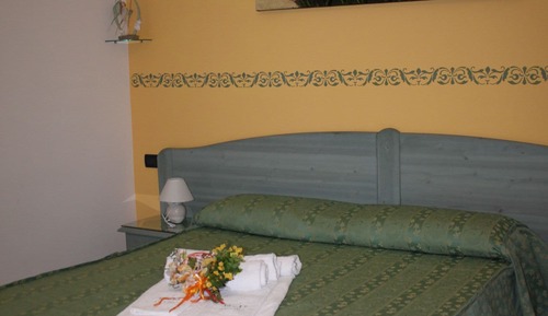 Habitación triple, vistas al jardín