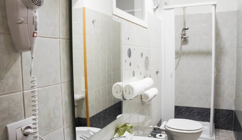 Habitación Confort doble, 1 cama de matrimonio (LA PERA)