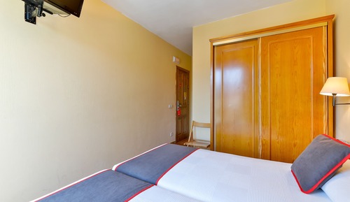 Habitación con 2 camas individuales