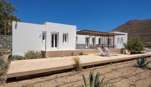 Beachfront 4 Bedroom Villa with Hammam