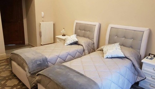 Habitación con 1 cama doble o 2 individuales, balcón