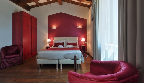Suite romántica, 1 cama de matrimonio, no fumadores, vistas a la colina