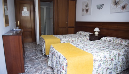 Habitación con 2 camas individuales