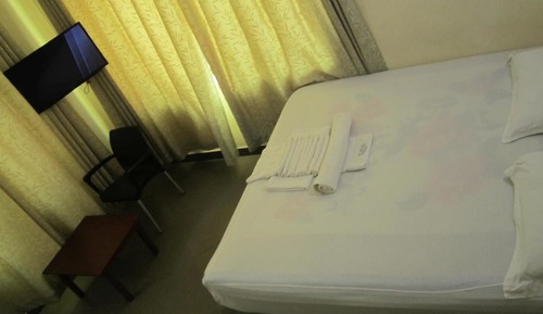 Habitación estándar doble, 1 cama de matrimonio, no fumadores, vistas al patio