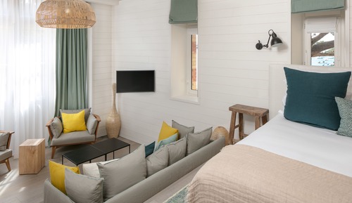 Habitación superior con 1 cama doble o 2 individuales, vistas parciales al mar (Poternes)