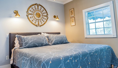 Suite tradicional, 1 cama de matrimonio grande, cocina básica, vistas al jardín