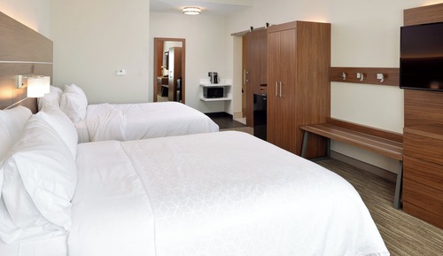 Habitación estándar, 2 camas de matrimonio (Mobility, Roll-In Shower)