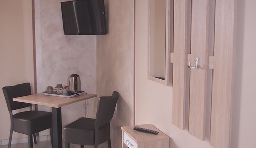 Habitación romántica doble, 1 cama de matrimonio, acceso a la piscina, vistas al mar (St Victoire)
