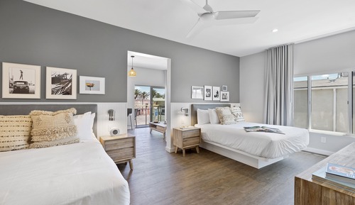 Suite Premier, varias camas, balcón, vistas parciales al mar