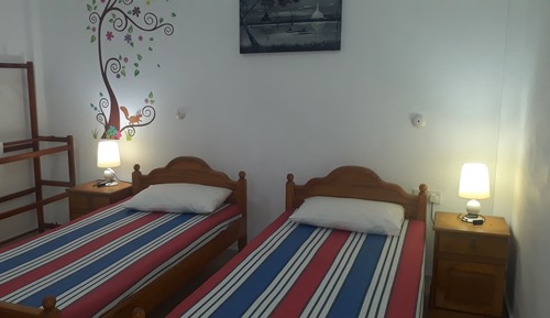 Habitación superior con 1 cama doble o 2 individuales