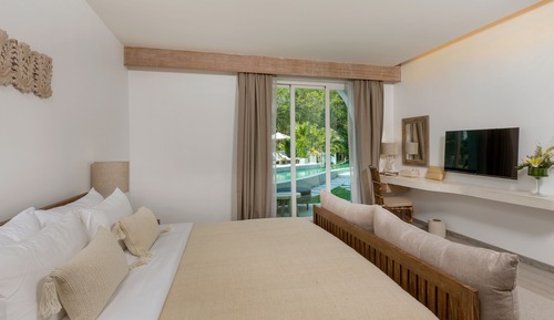Habitación Deluxe, acceso a la piscina