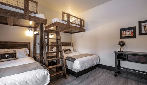 Habitación, varias camas