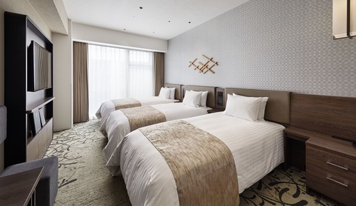 Habitación triple (with 3 Single Beds)