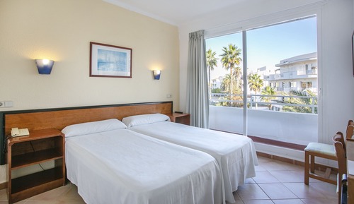 Habitación doble, balcón, vistas parciales al mar